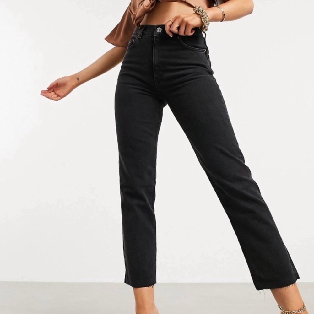 ASOS petite Women’s Black High-Rise Straight cropped raw hems Jeans size 26/26